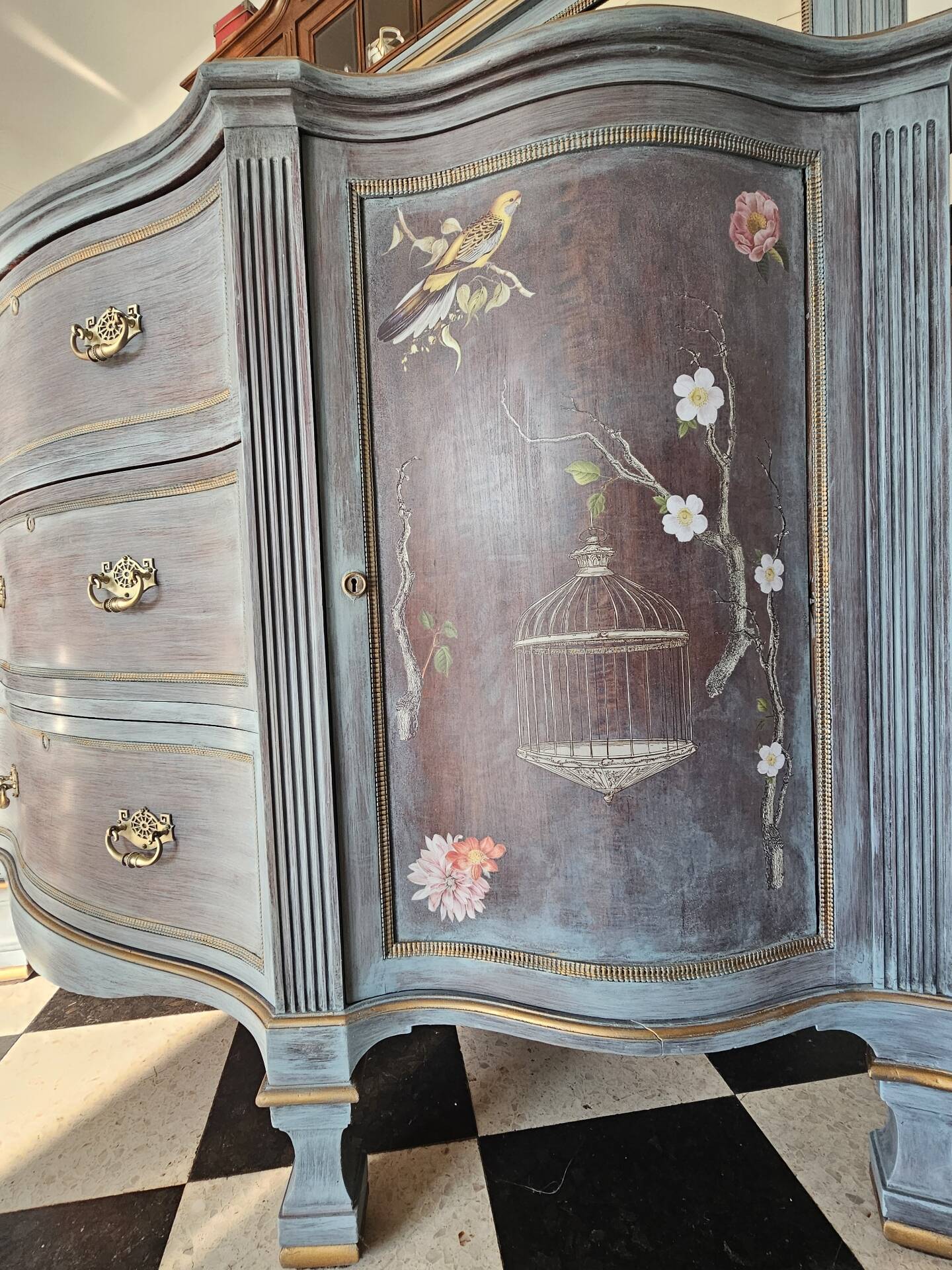 Antique English wooden commode with mirror.