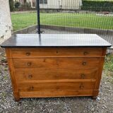 Commode en noyer et marbre noir, XIXème siècle