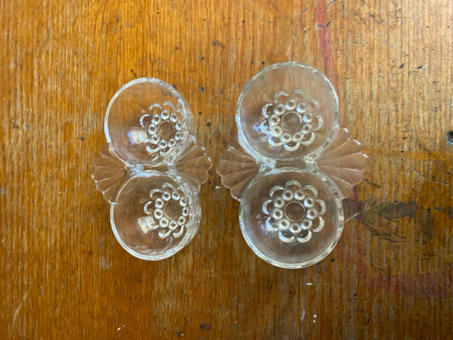 Paire De Saleron Ancien Art Déco Verre Moulé Salière Poivrier Vintage