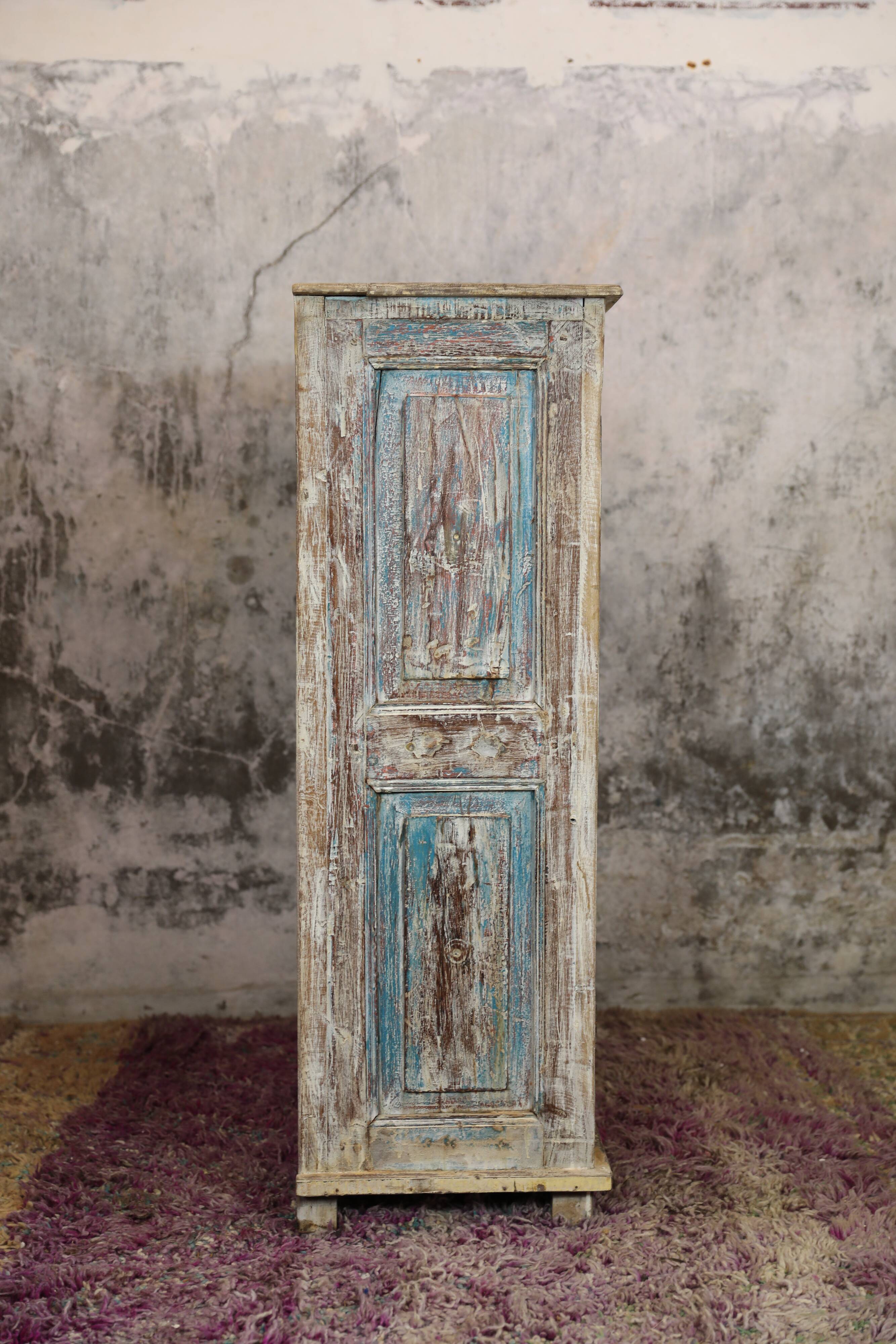 Low cabinet two doors in mango tree, patinated effect