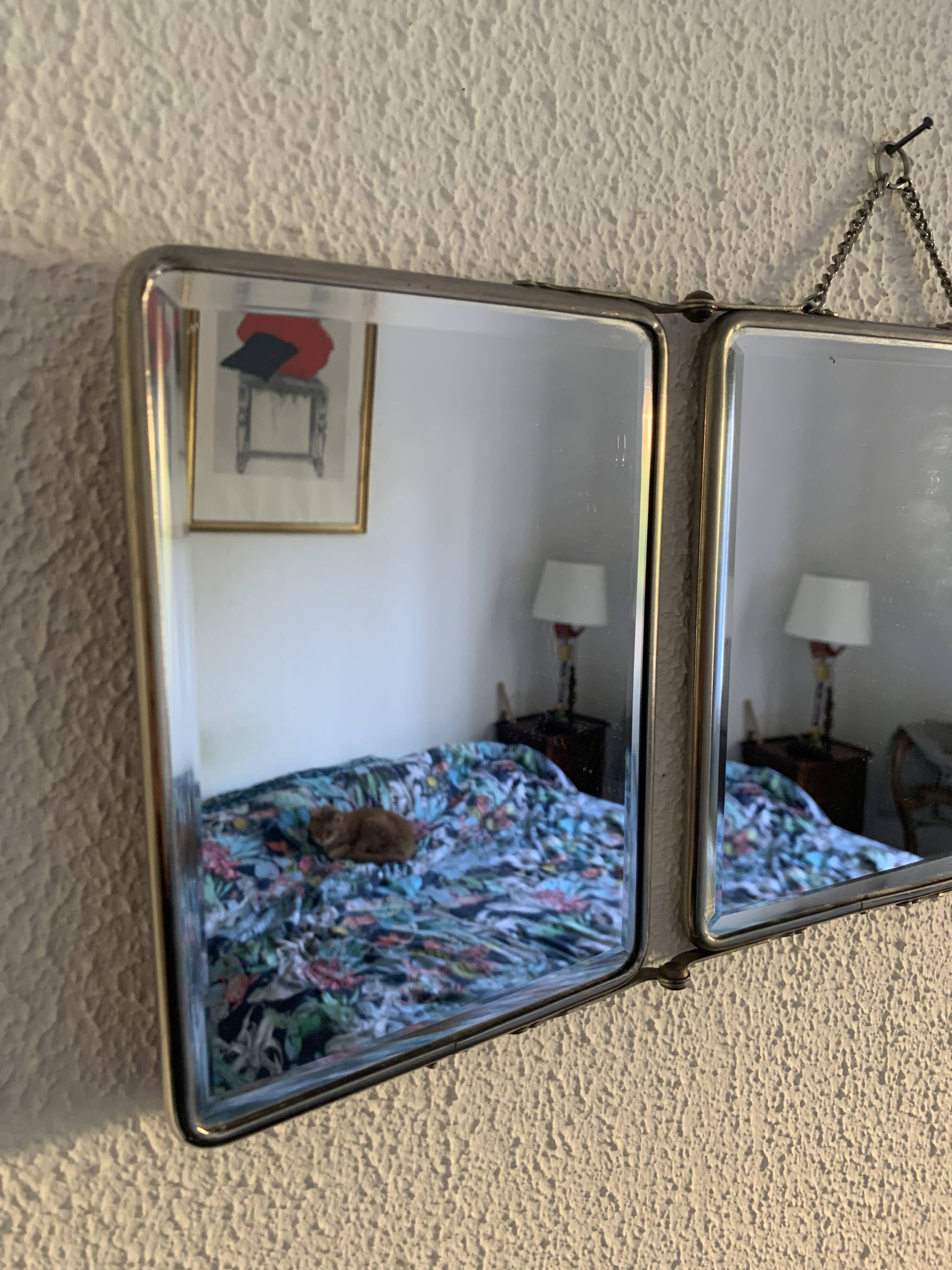 Vintage 1950s beveled barber triptych mirror in grenadine - 21 x 49 cm
