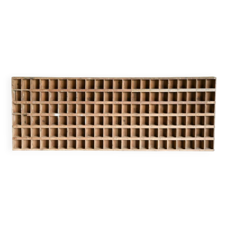 Meuble d’atelier à 132 casiers en bois