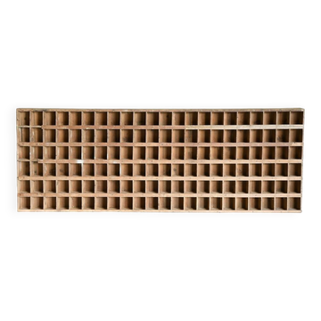 Workshop furniture with 132 wooden lockers