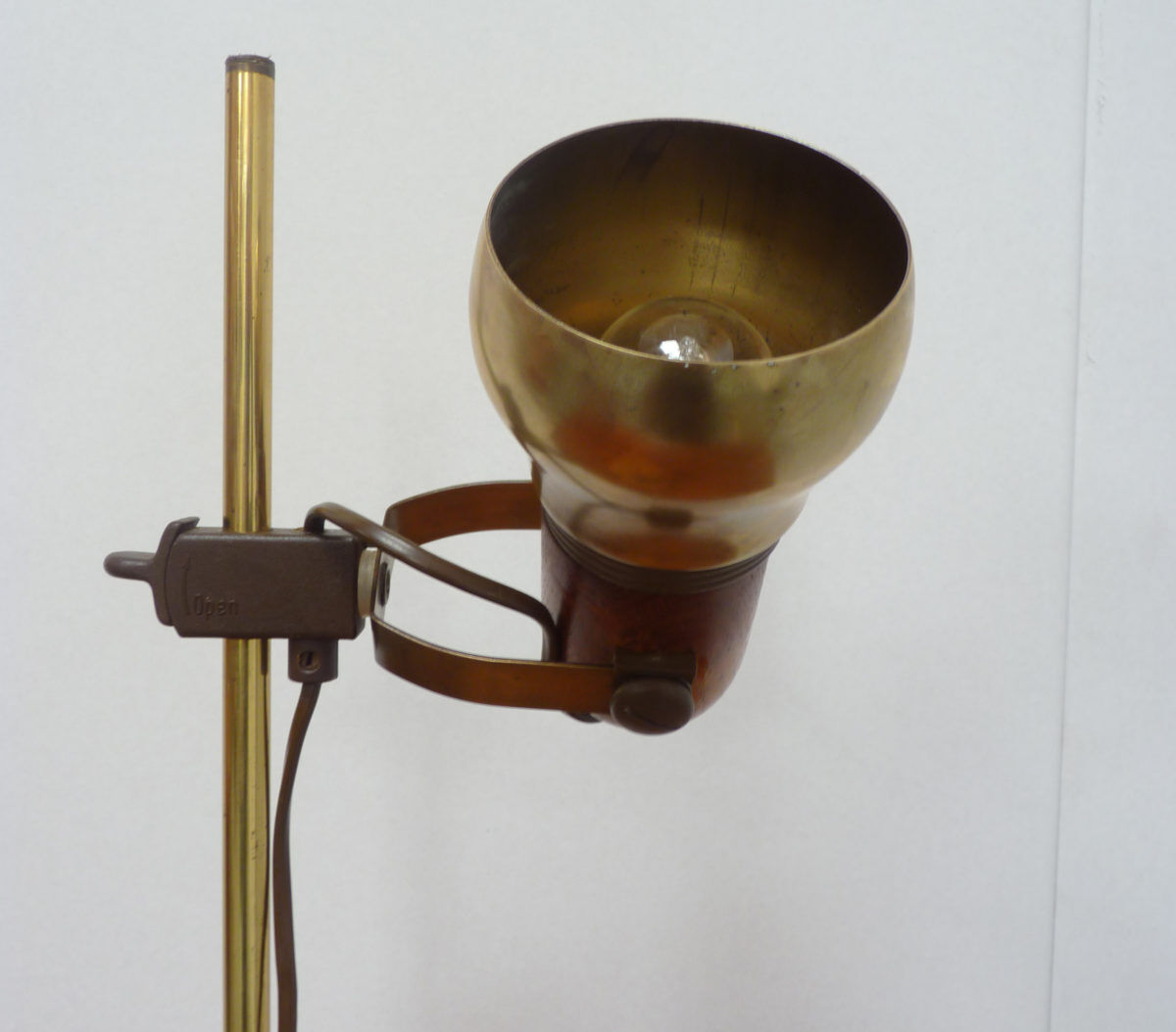 Table lamp in brass and wood 70s