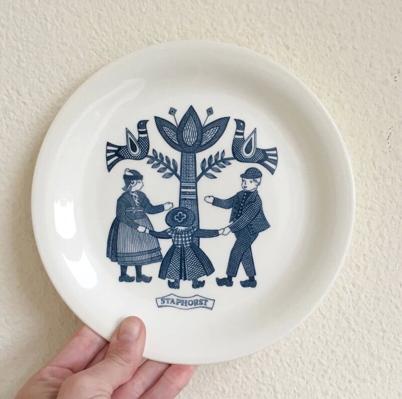 6 vintage plates