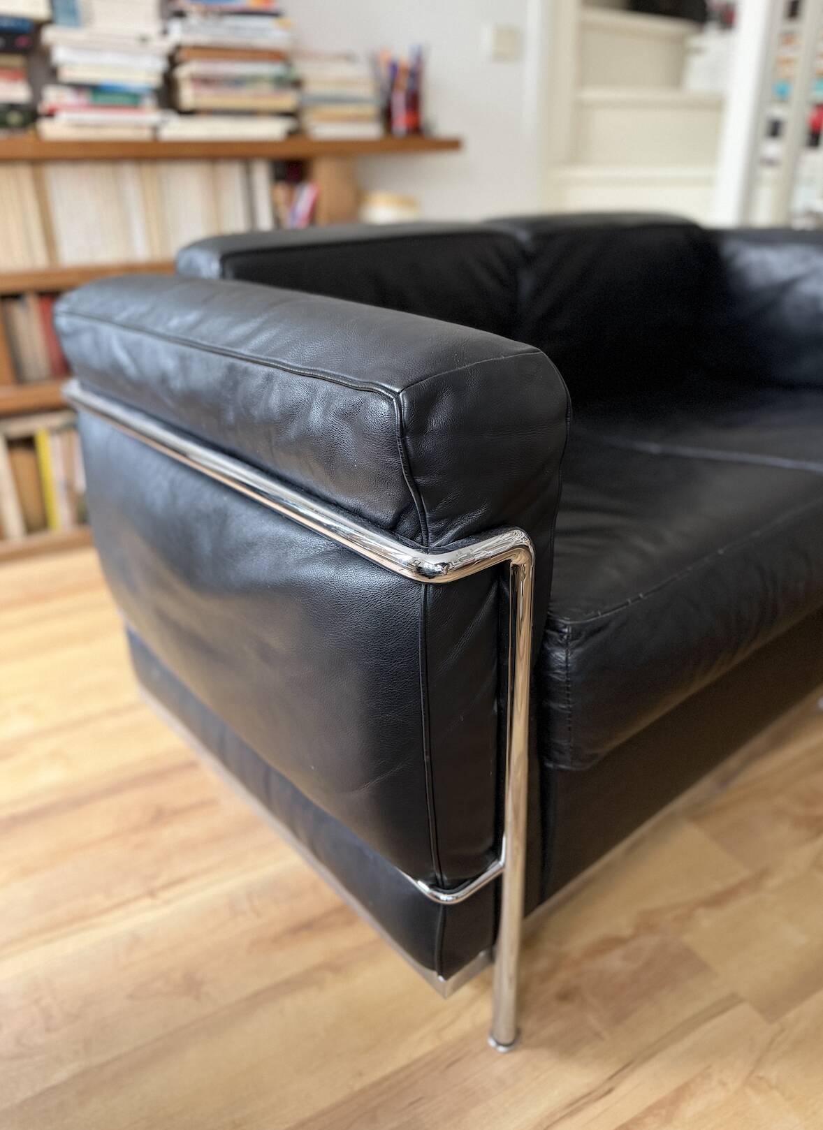LC2 sofa signed