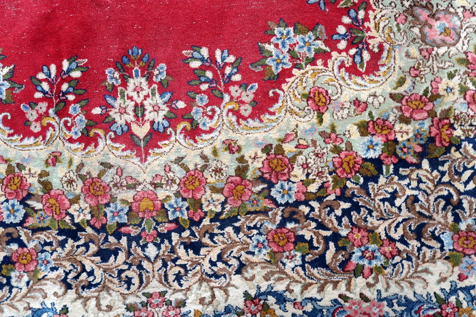 Antique 1920s Persian Kerman rug, floral medallion, red field, 267cm x 364cm