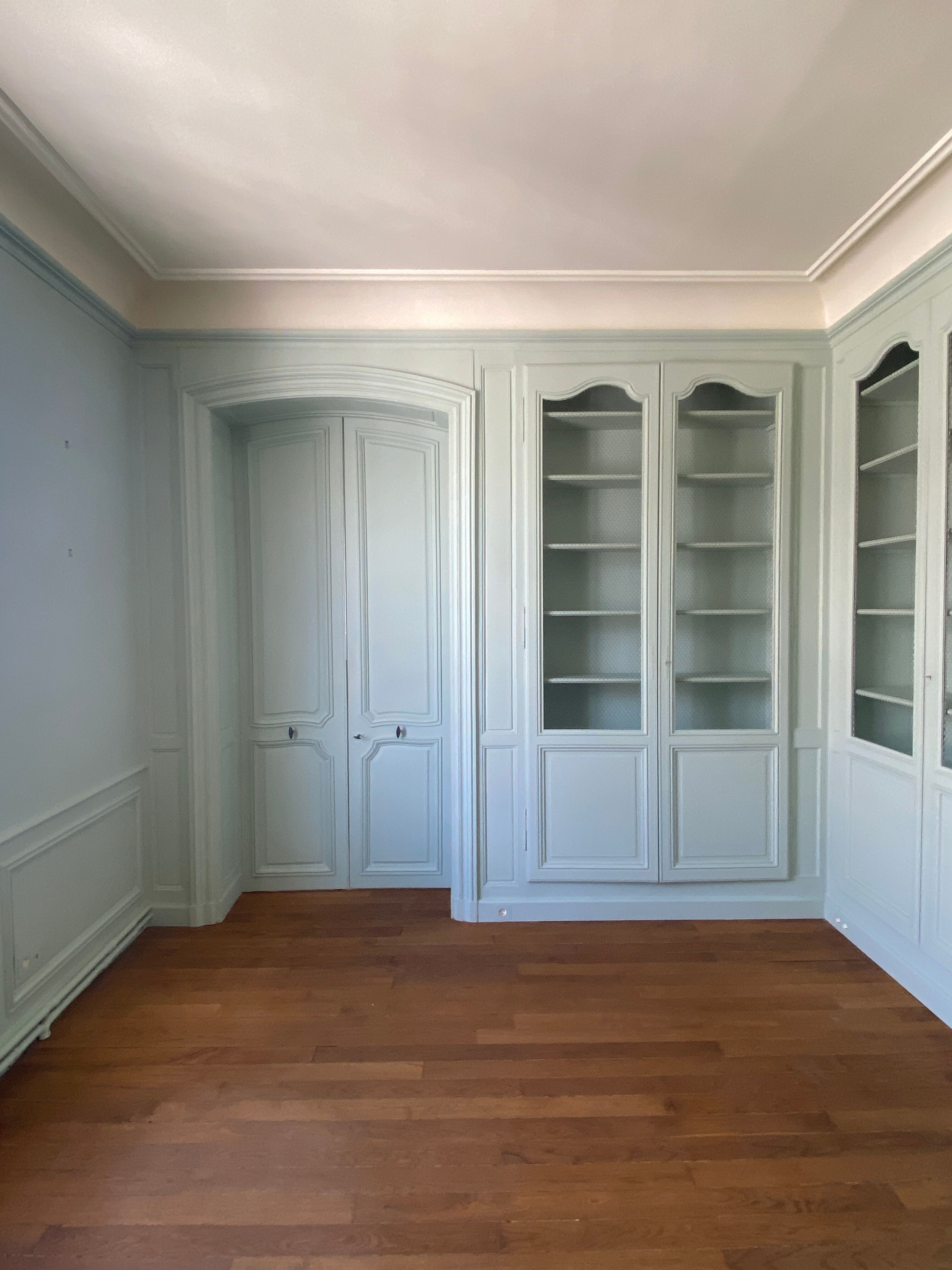 Pairs of antique oak wood mesh doors for cabinet