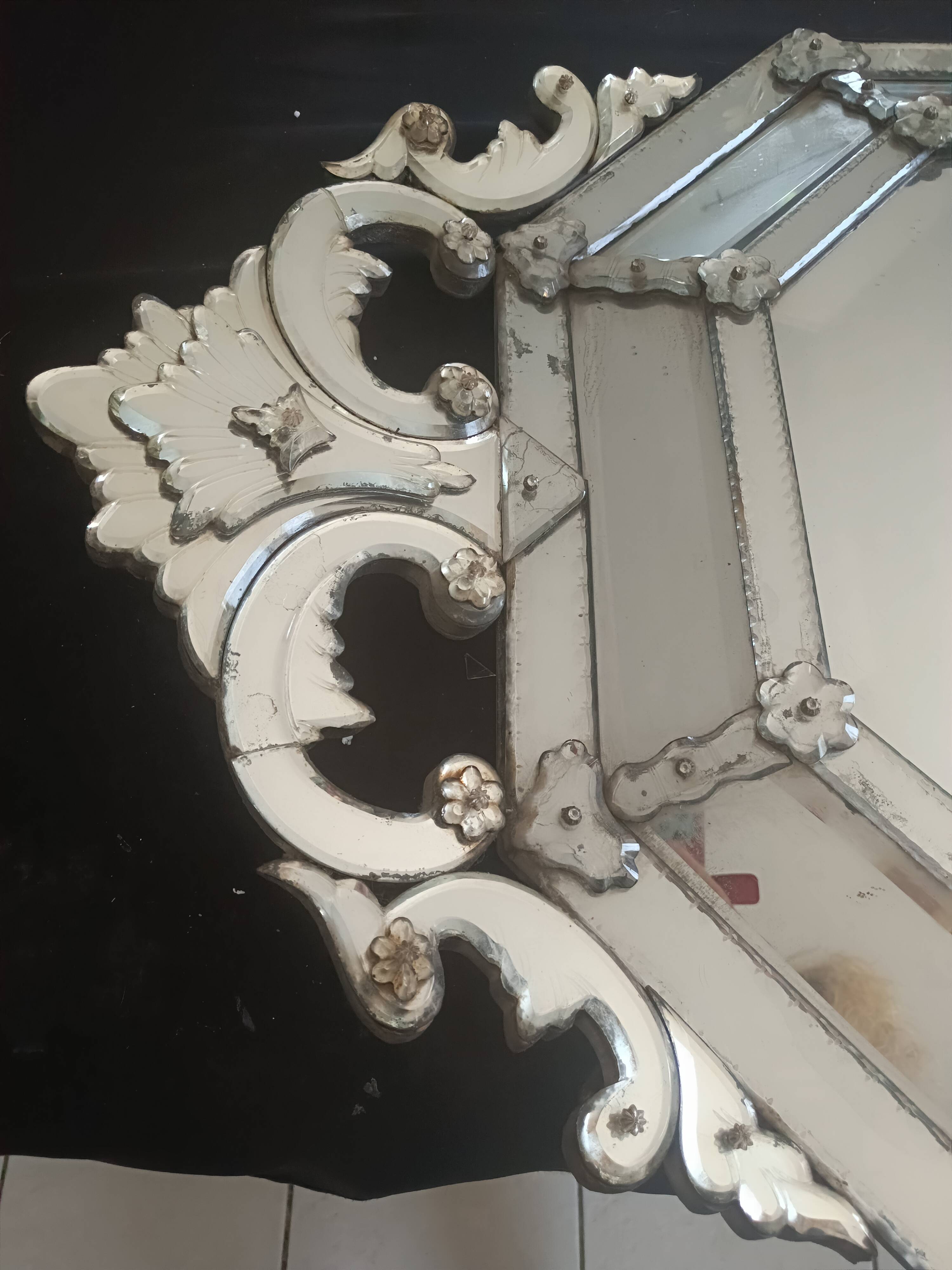 Large octagonal Venetian Murano mirror. Early 19th century