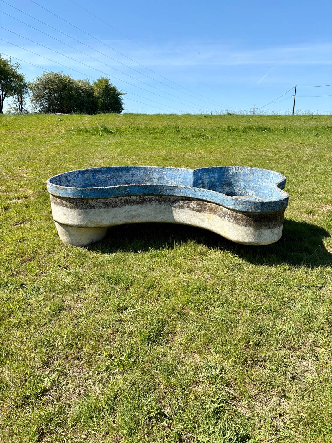 Willy Guhl pond edited by Eternit – designer planter in fibrecement