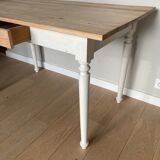 Farm table