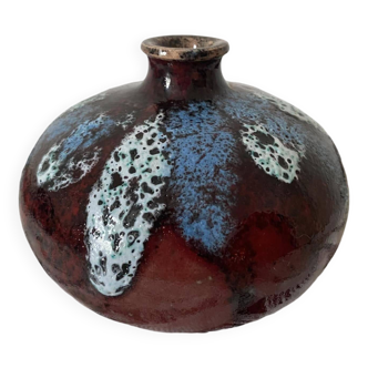Vase rond en céramique émaillée. Effet fat lava. Couleurs bleu, blanc, vert sur fond rouge moucheté