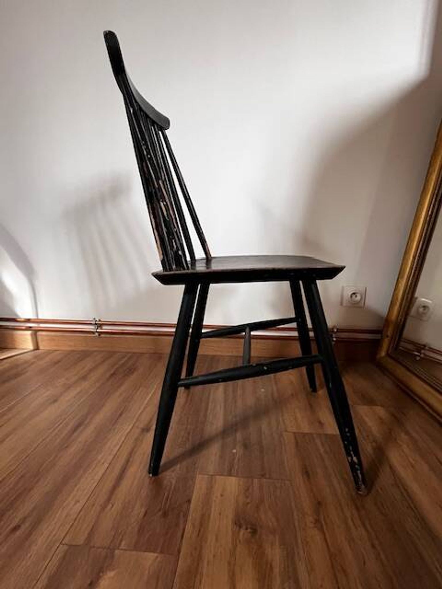 Chaise noire type fanett