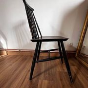 Chaise noire type fanett