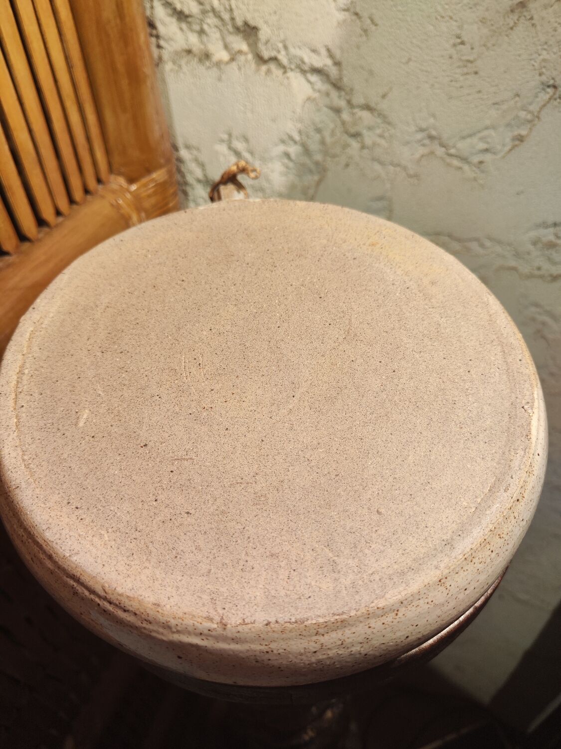 Wall vase la borne, contemporary sandstone