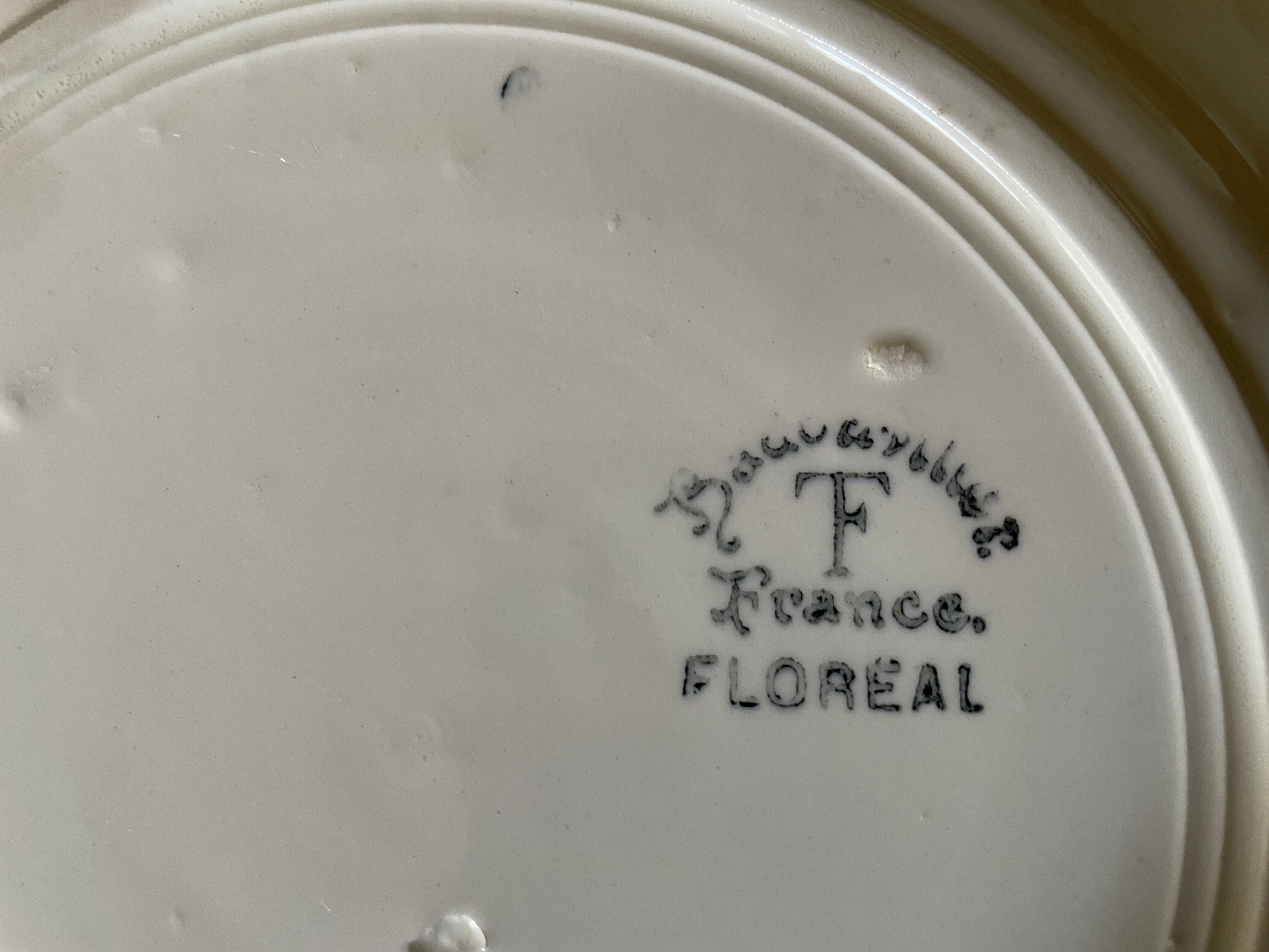 Set of 4 flat plates mismatched