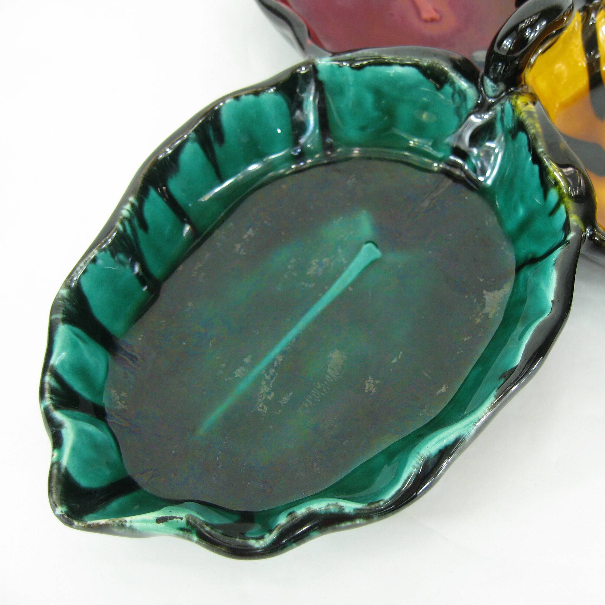 Ceramic compartmentalized leaf-shaped dish - vintage 50s