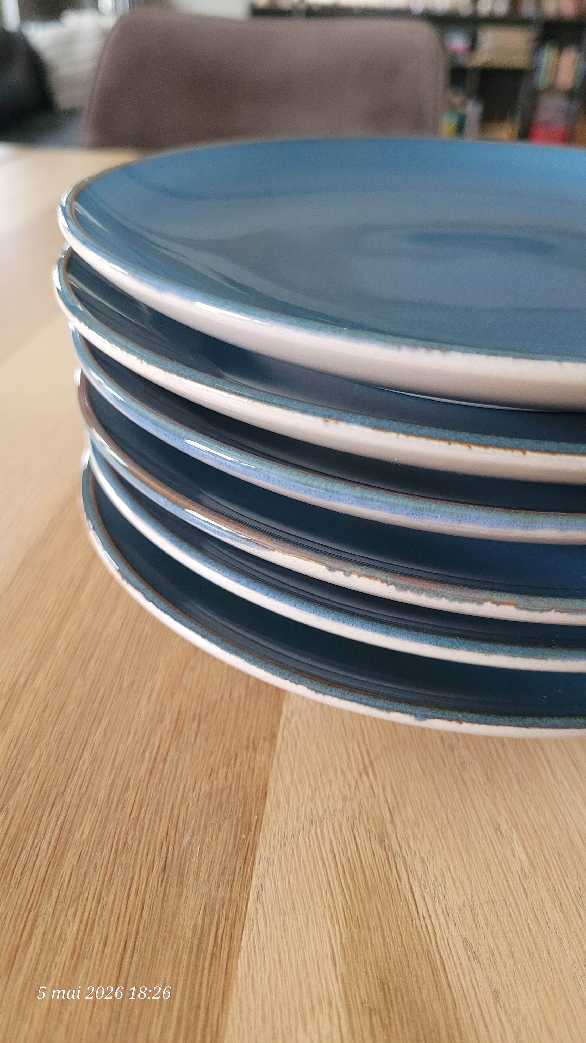 6 blue dessert plates