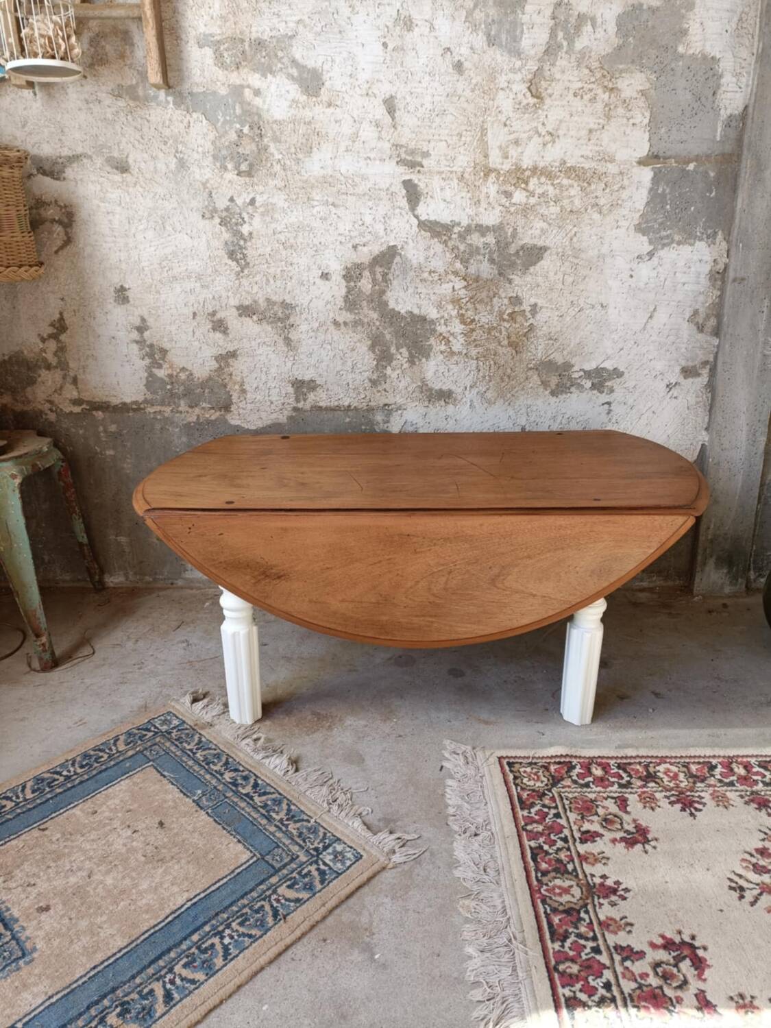 Round coffee table