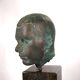 Ensemble de deux bustes en bronze sur stèles en granit par un élève de Georg Kolbe, 1925