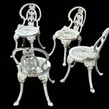 Suite de quatre chaises de jardin en fonte de style Victorien vers 190