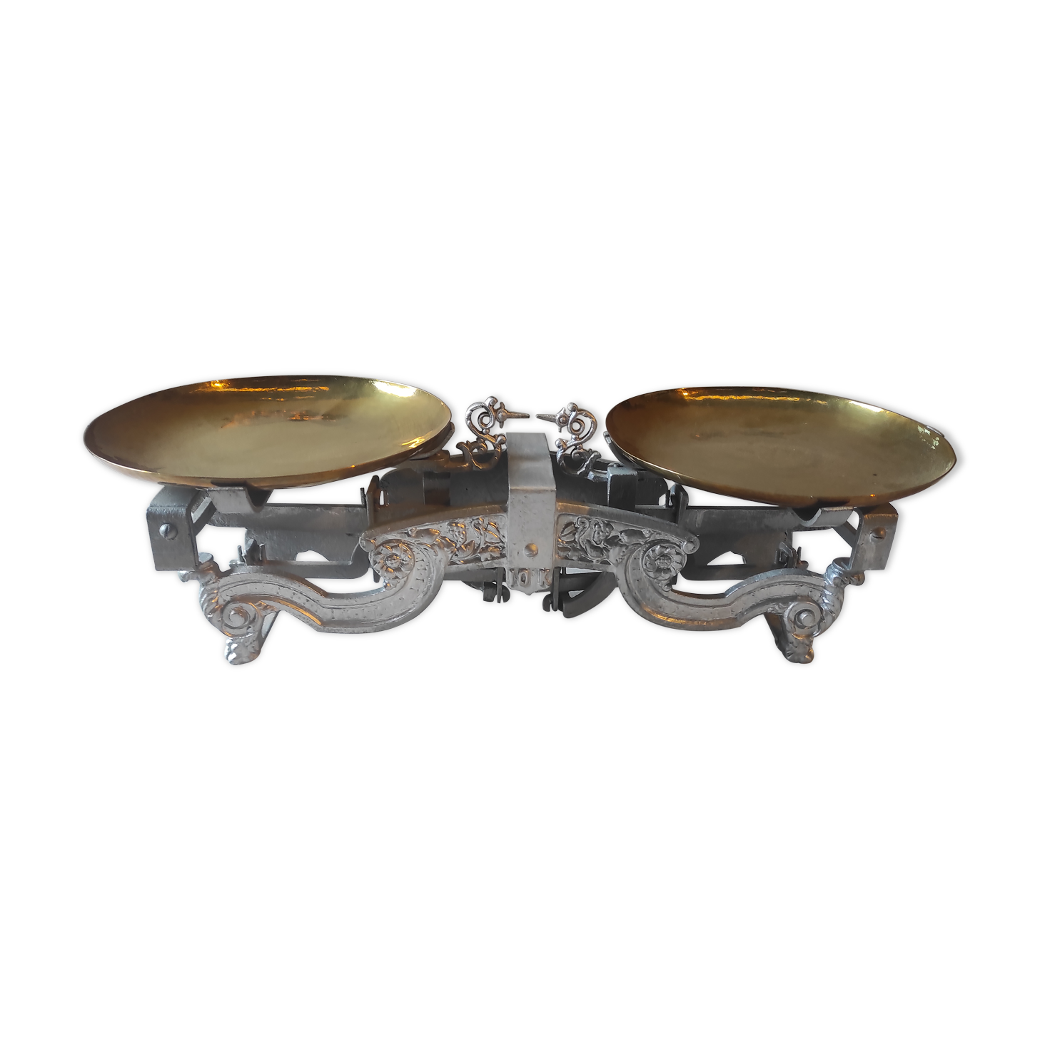Balance Roberval old avev copper tray