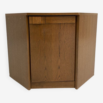 Corner cabinet