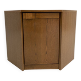 Corner cabinet