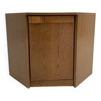 Corner cabinet