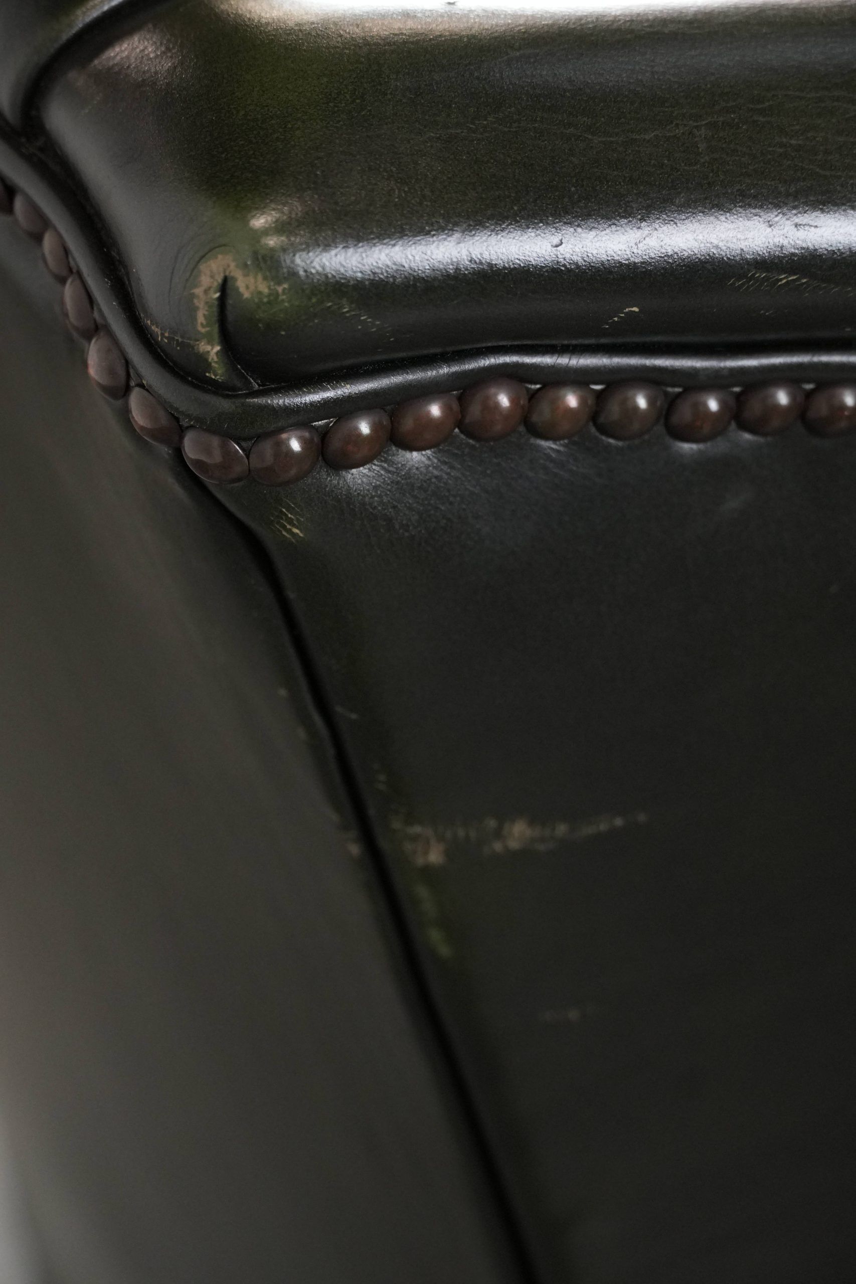 Smooth classic cowhide Chesterfield armchair in a stylish dark green color