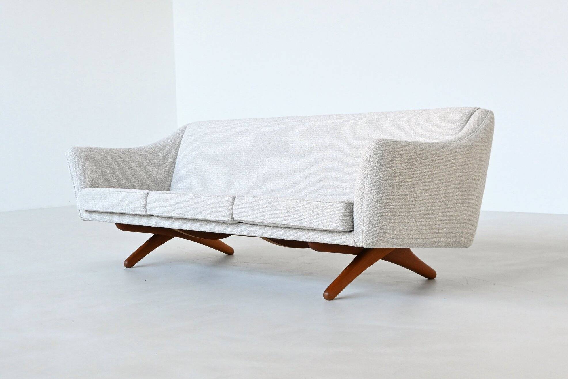 Illum Wikkelso model ML-140 three-seater sofa Laursen Denmark 1960
