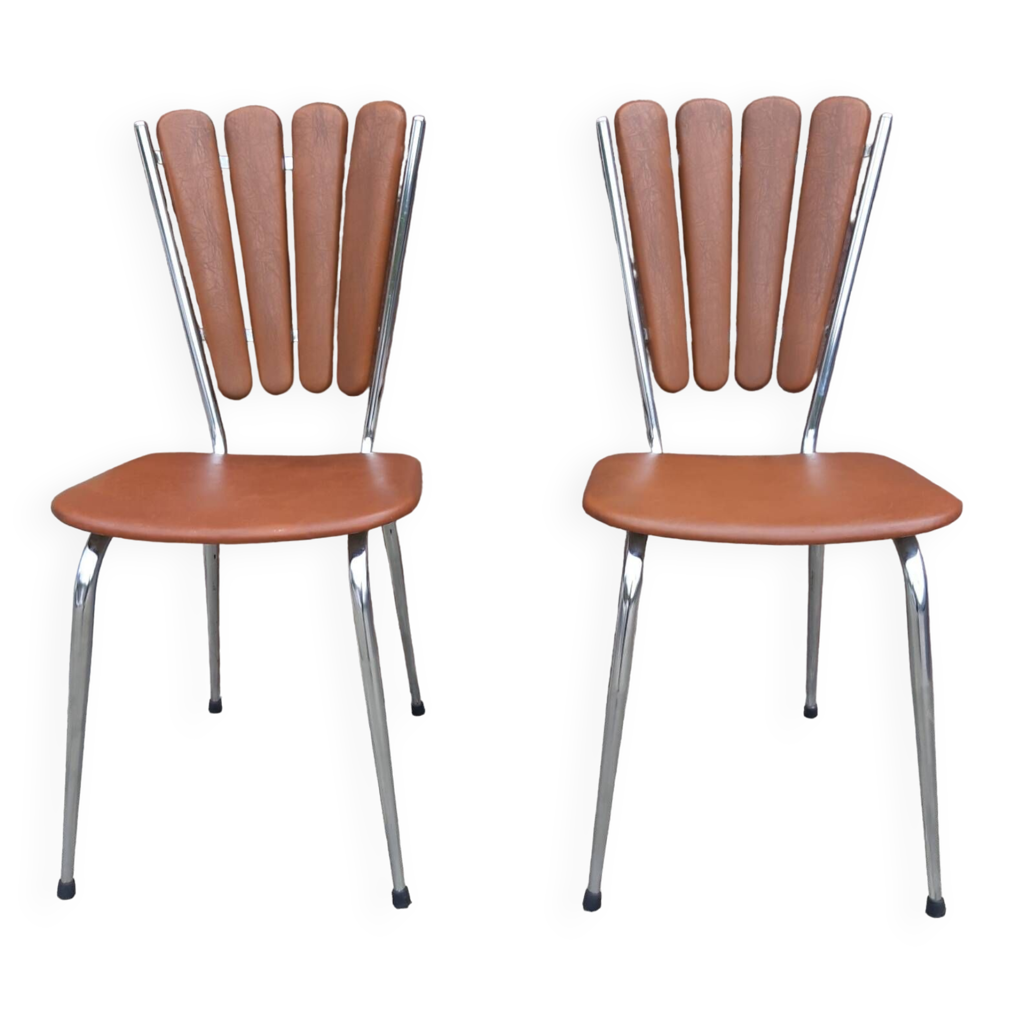 2 “Pétal” chairs from Soudévinyl
