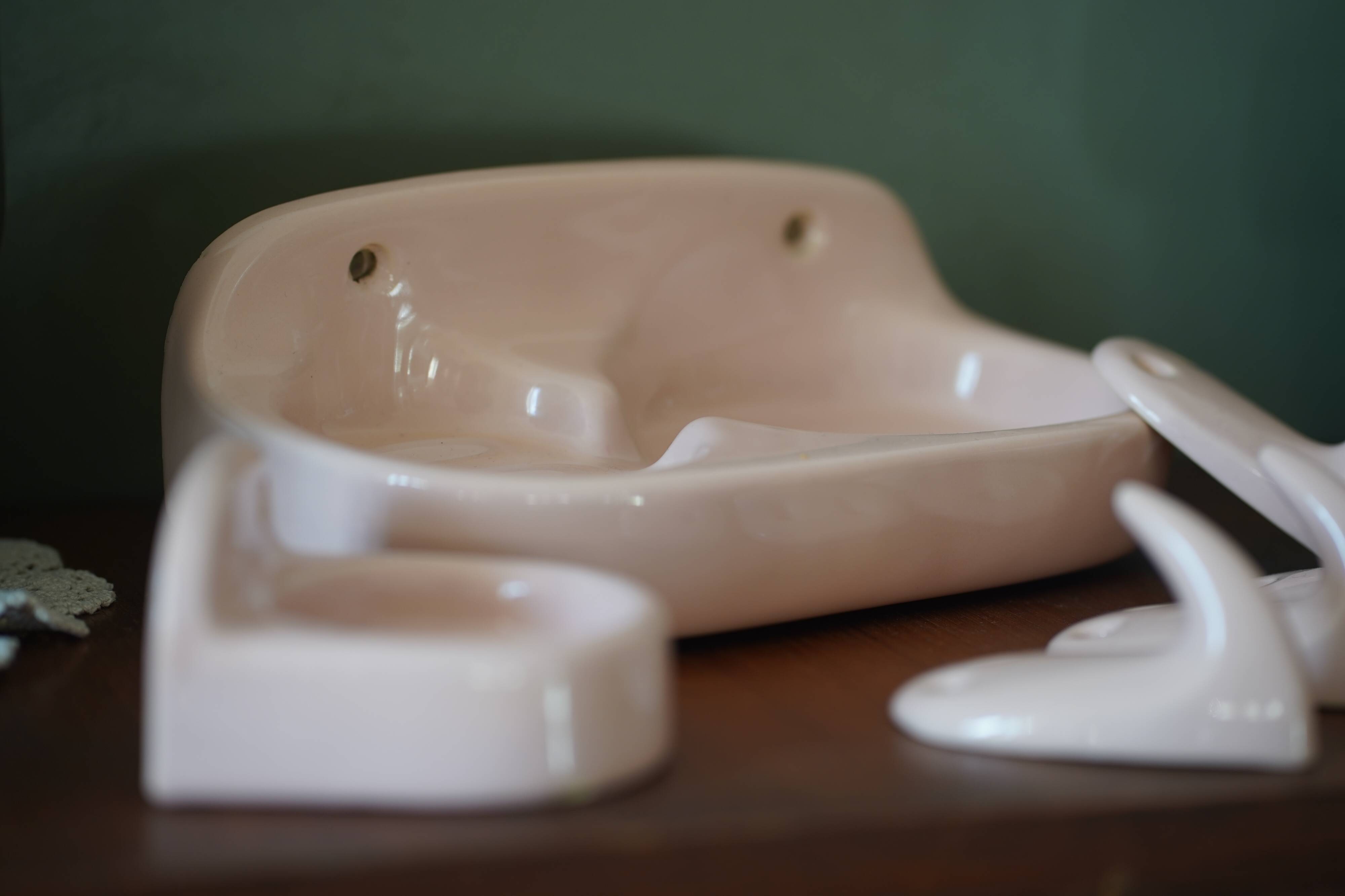 Pateres, soap holder and toothbrush holder