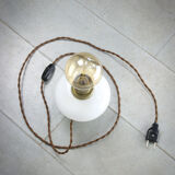 Lampe de table italienne en laiton et opaline du milieu du siècle