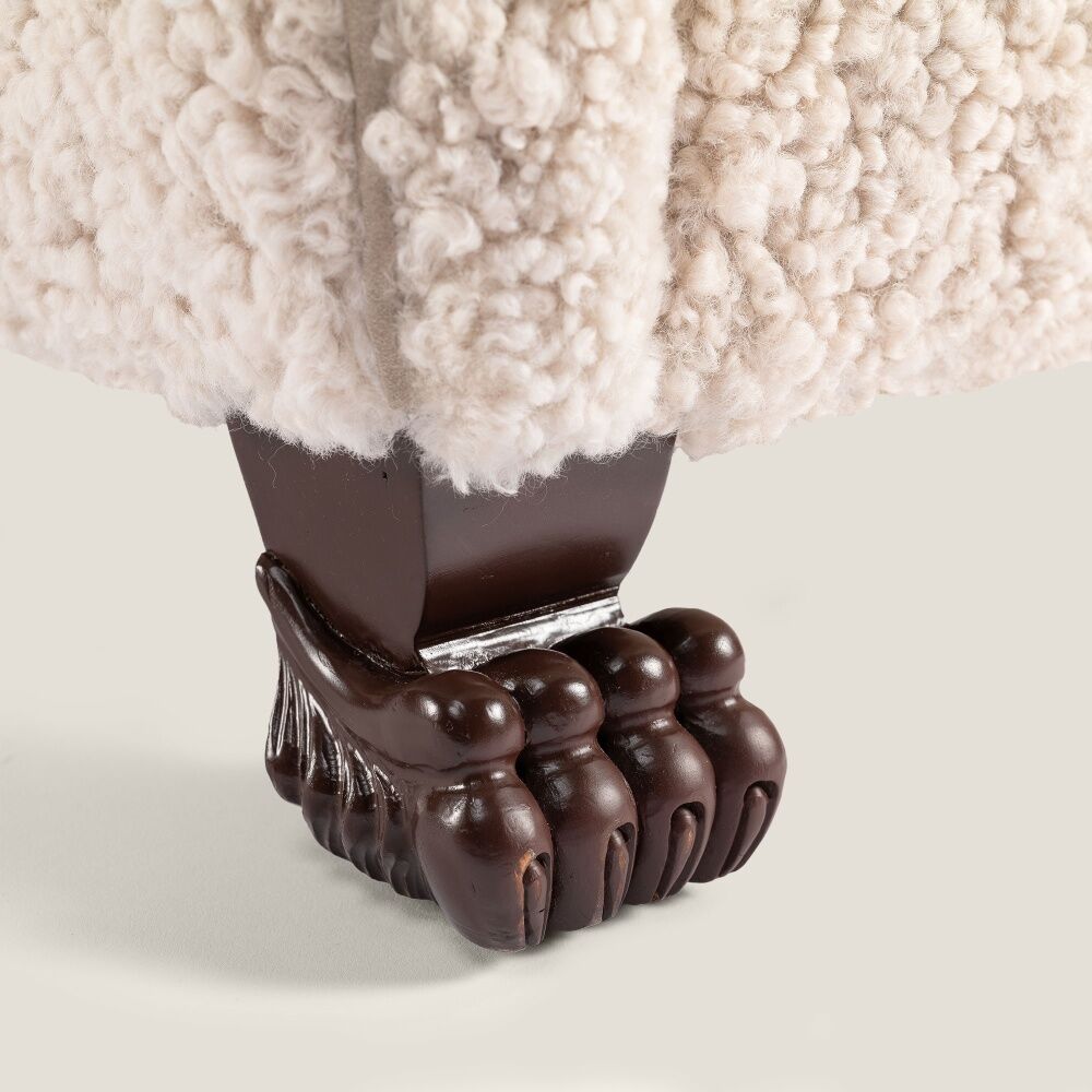 Lounge chair with lion claw feet
