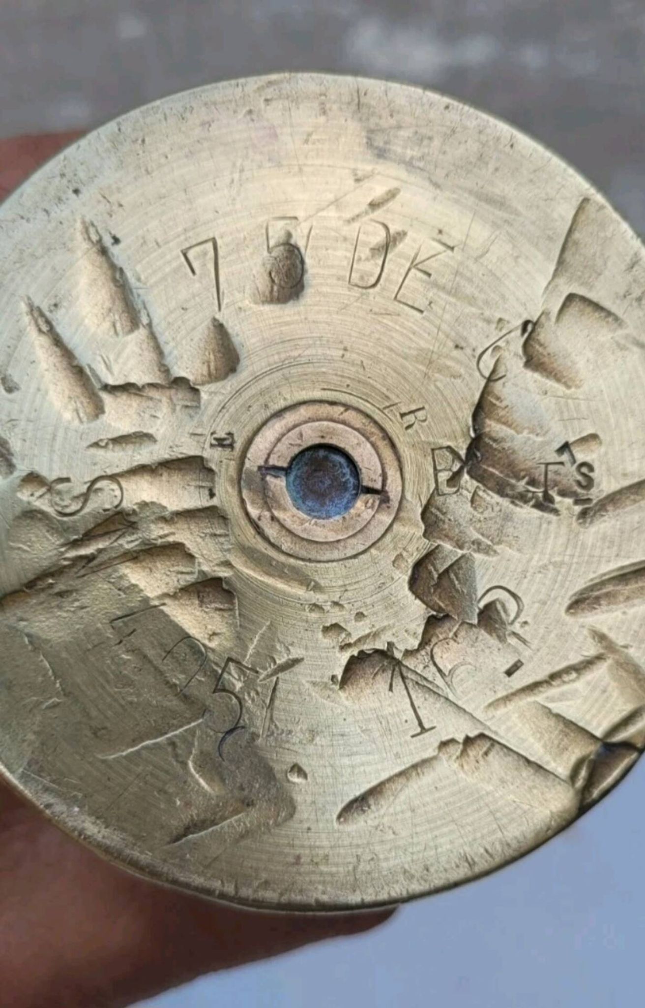 75 shell casing carved - Art of the poilus floral decoration WW1