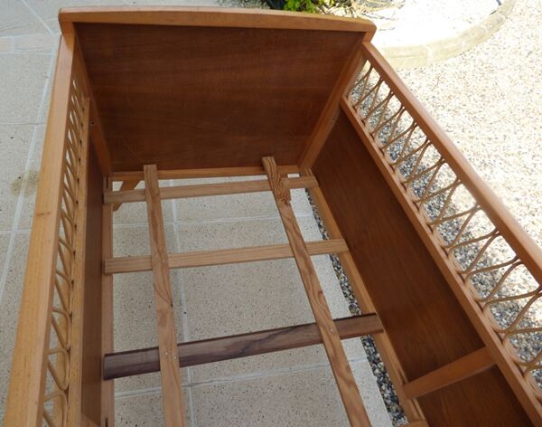 Lit de bébé art déco avec ses pieds compas en bois