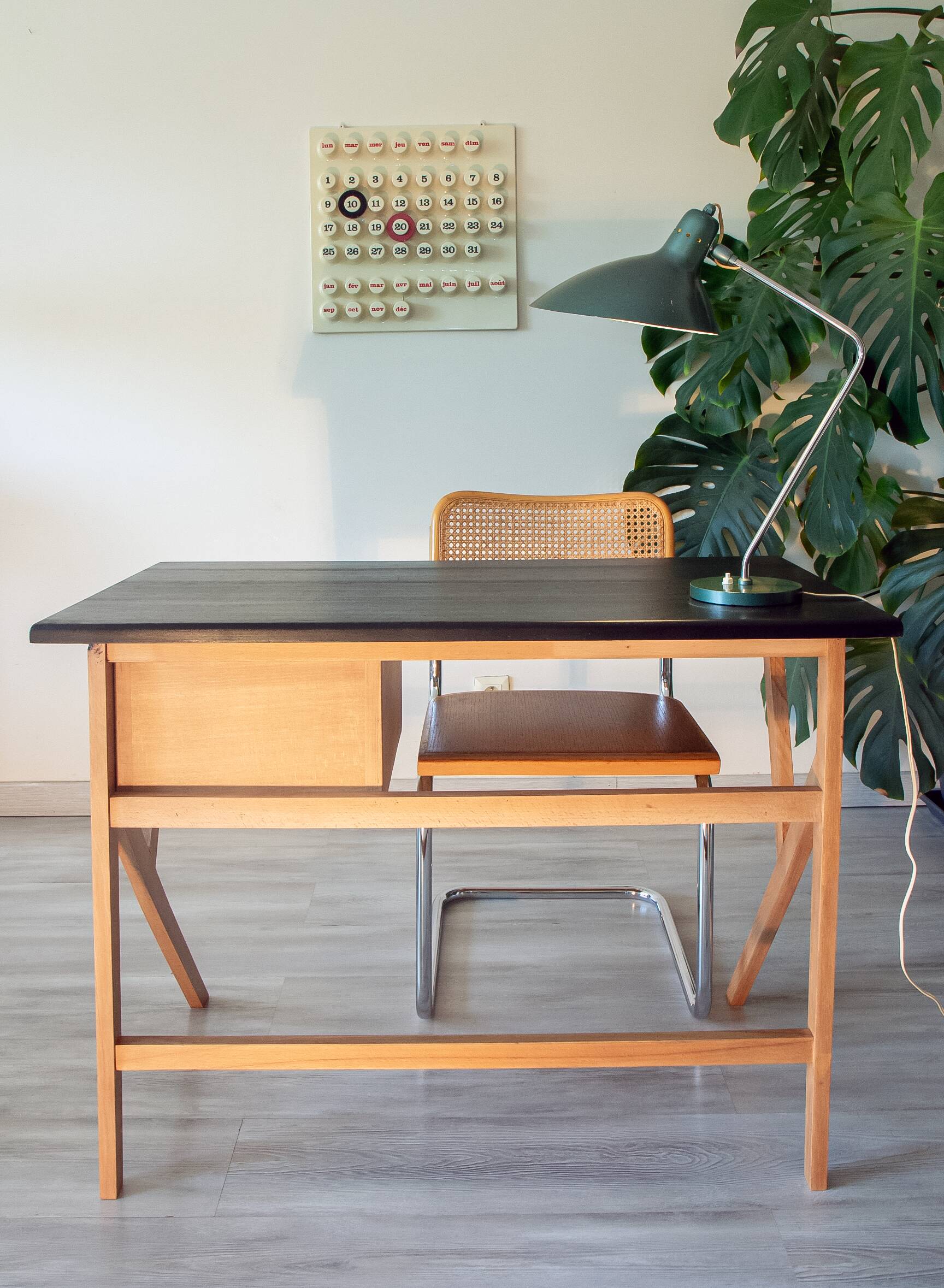 Vintage desk from the 60s-70s, light oak, in superb condition.