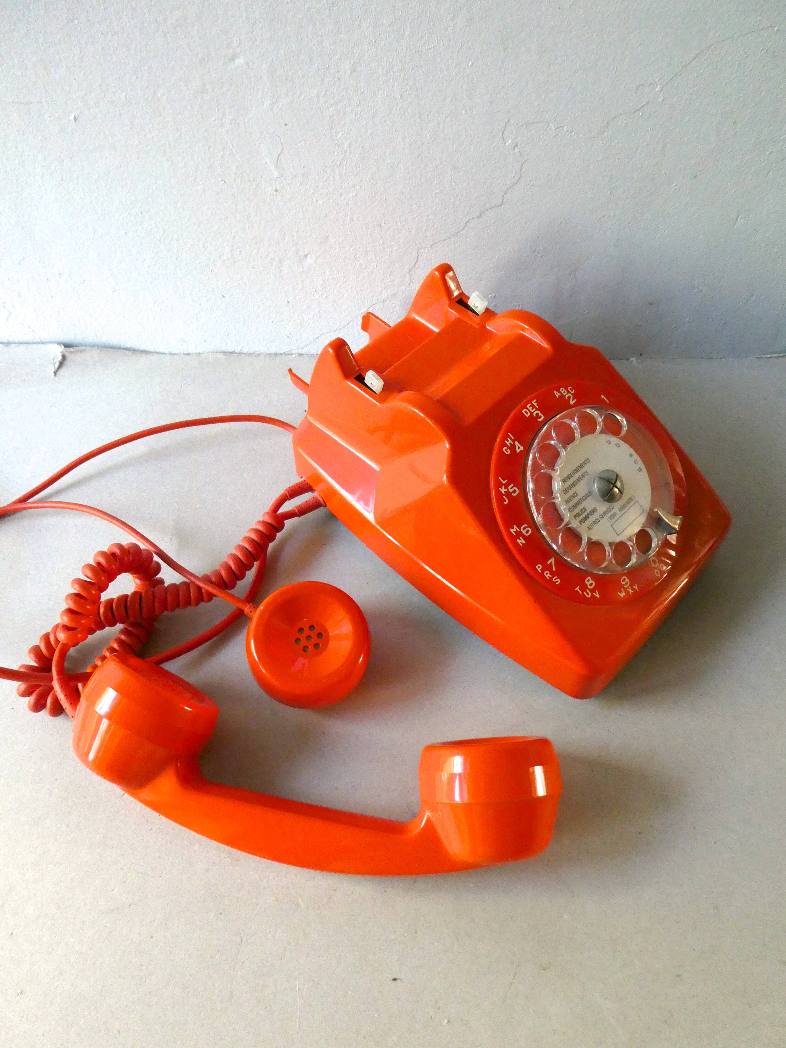 Orange phone to dial socotel s63 of the 1980s