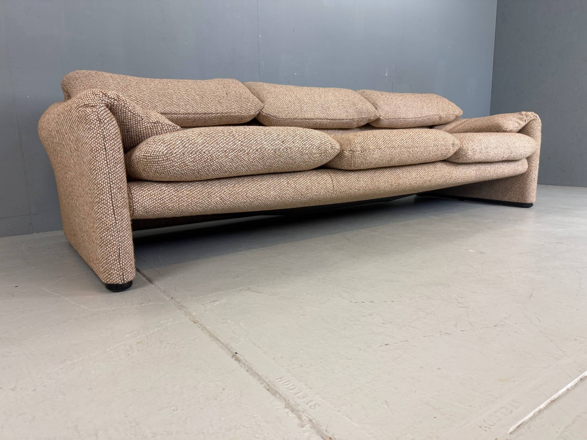 Vico Magistretti "Maralunga" 3-seater re-upholstered full wool sofa for Cassina