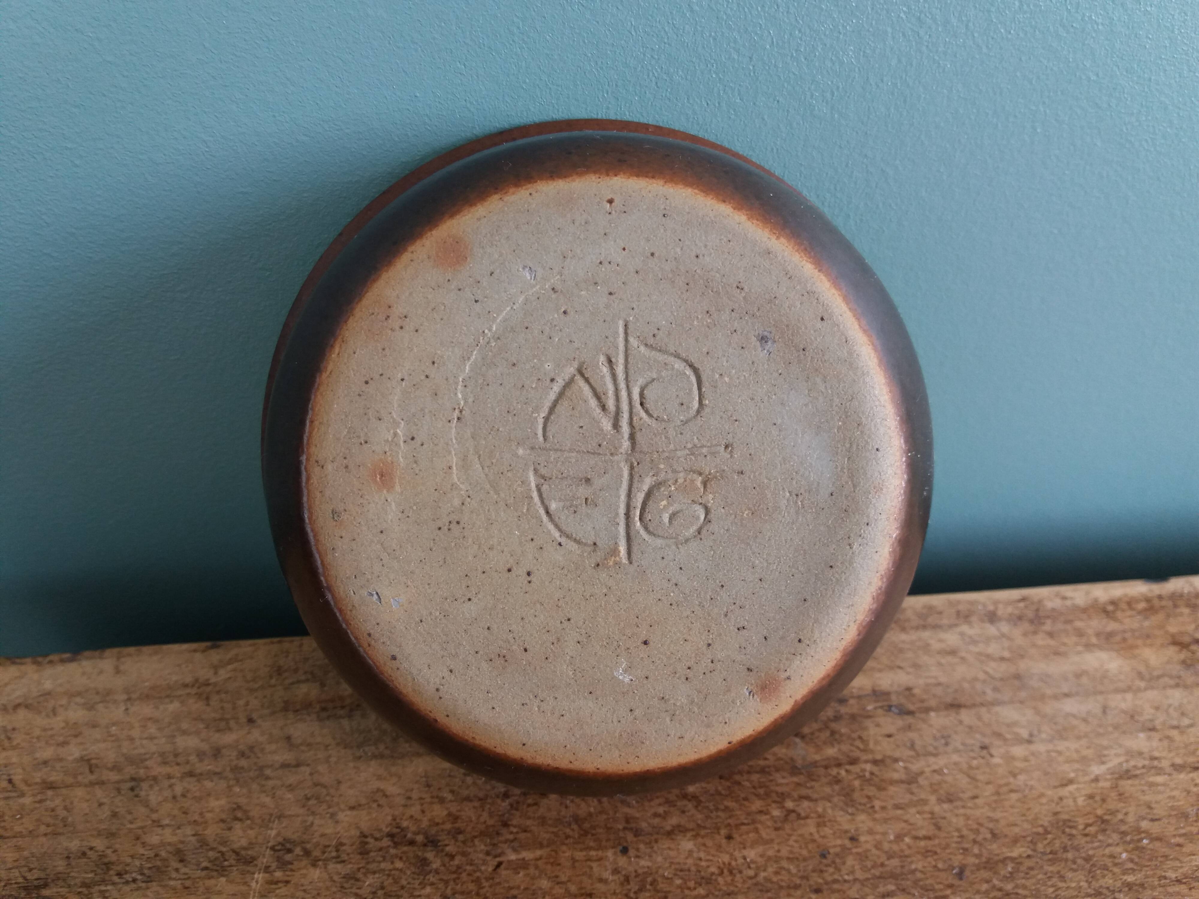 Stoneware bowl signed Fontgombault