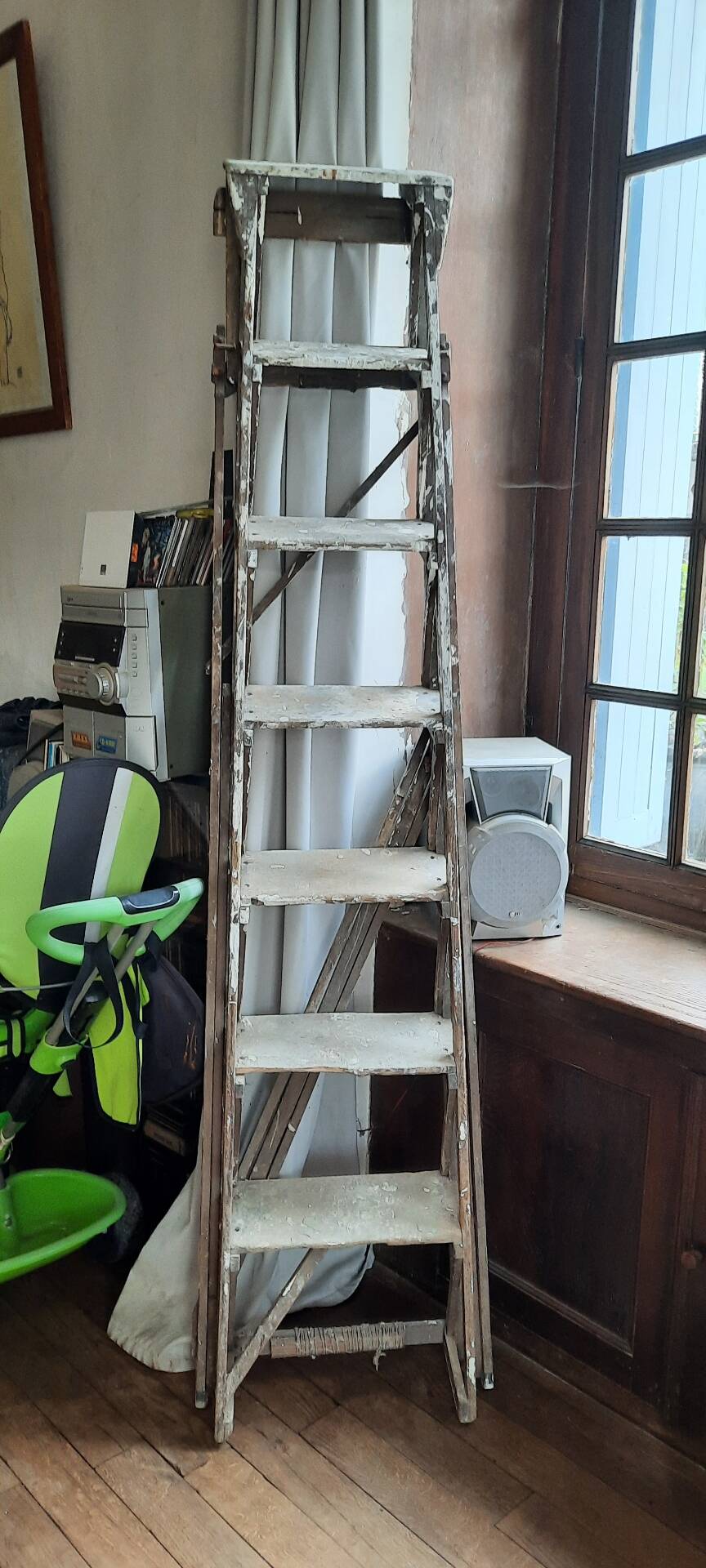 Painter's step ladder