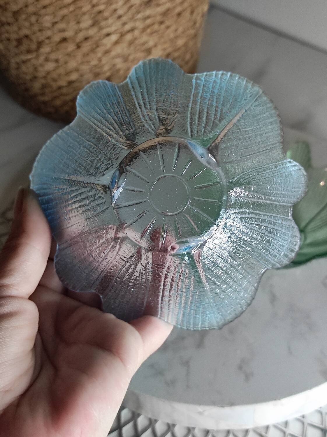 Flower-shaped glass bowls