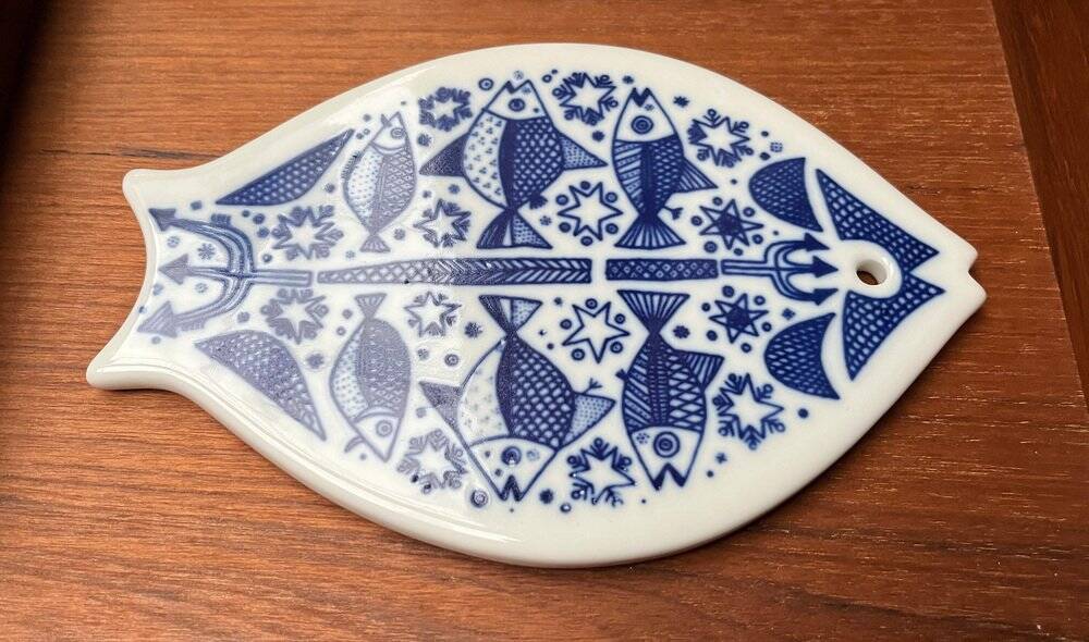 Mid-century porcelain fish wall plate from Porsgrund, Norway, 1960s.