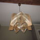 Suspension en bois et fils