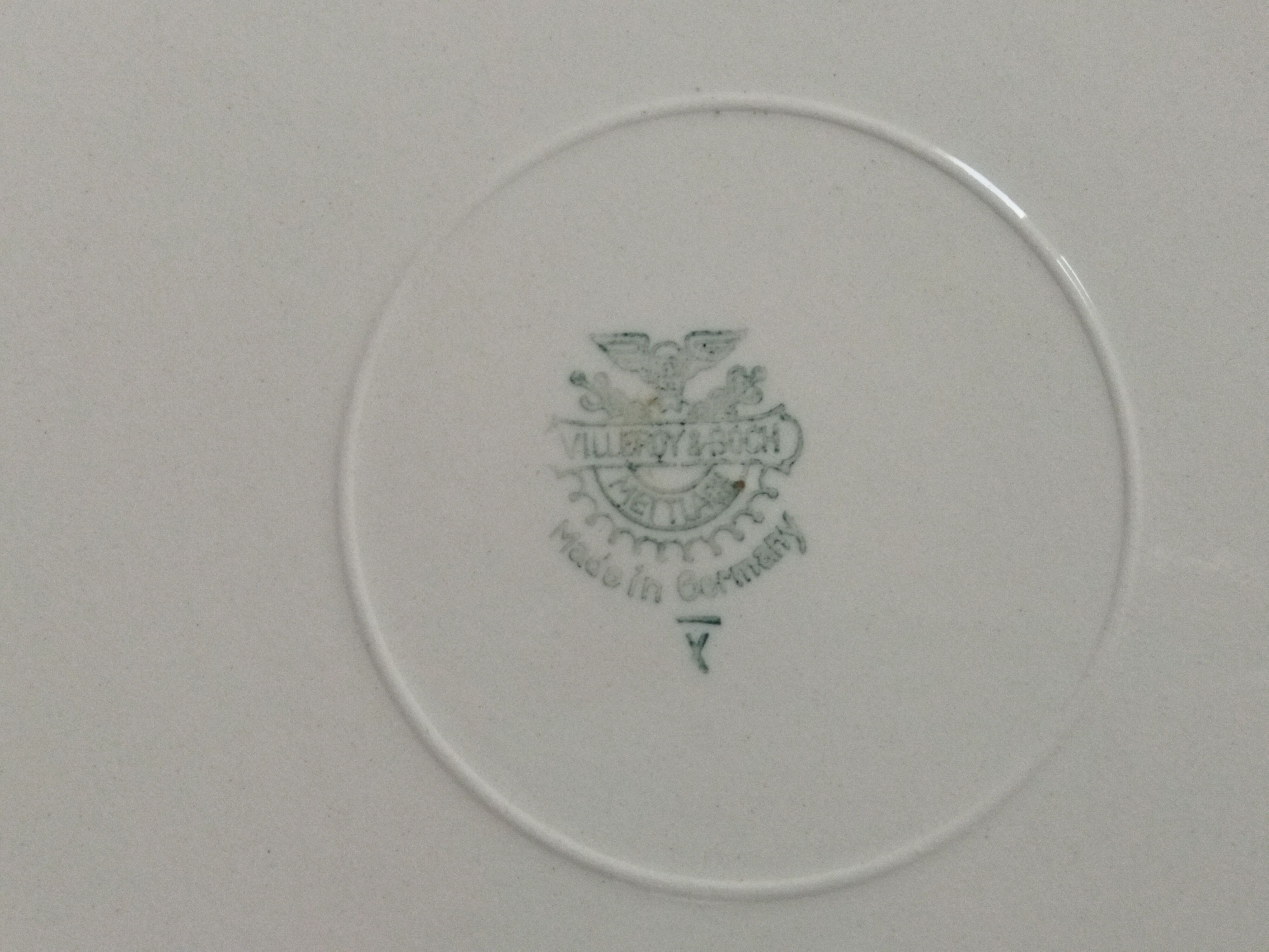 Villeroy & Boch celadon and gold pie dish