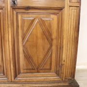 Armoire à Secret Du 17ème Siècle En Noyer