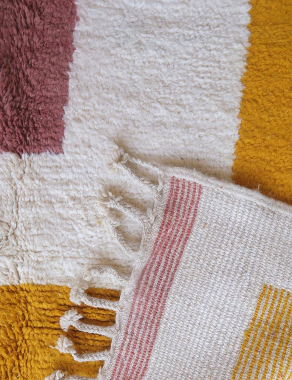 Contemporary Berber Rug - 260 x 192 cm