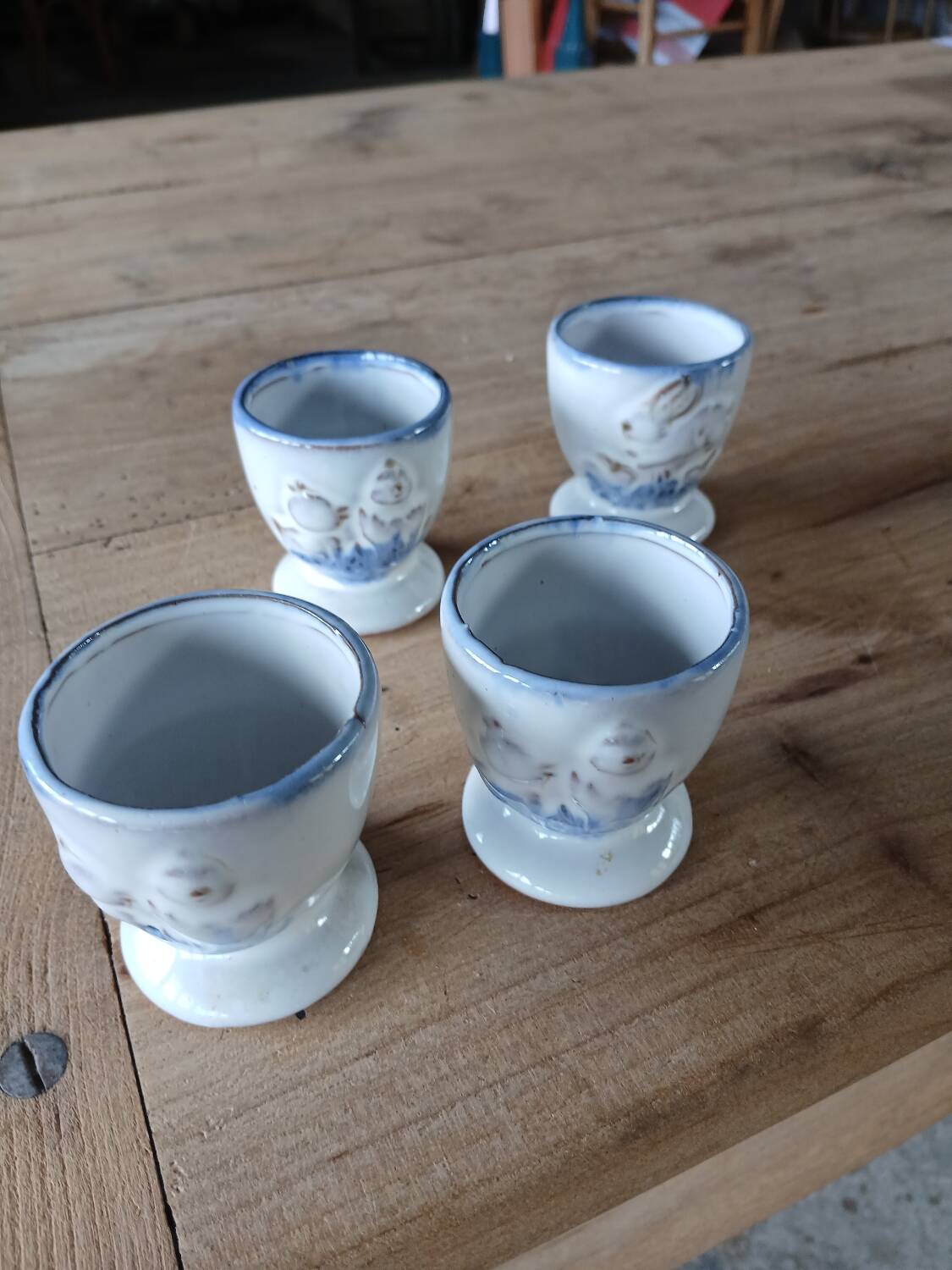 4 ceramic egg cups
