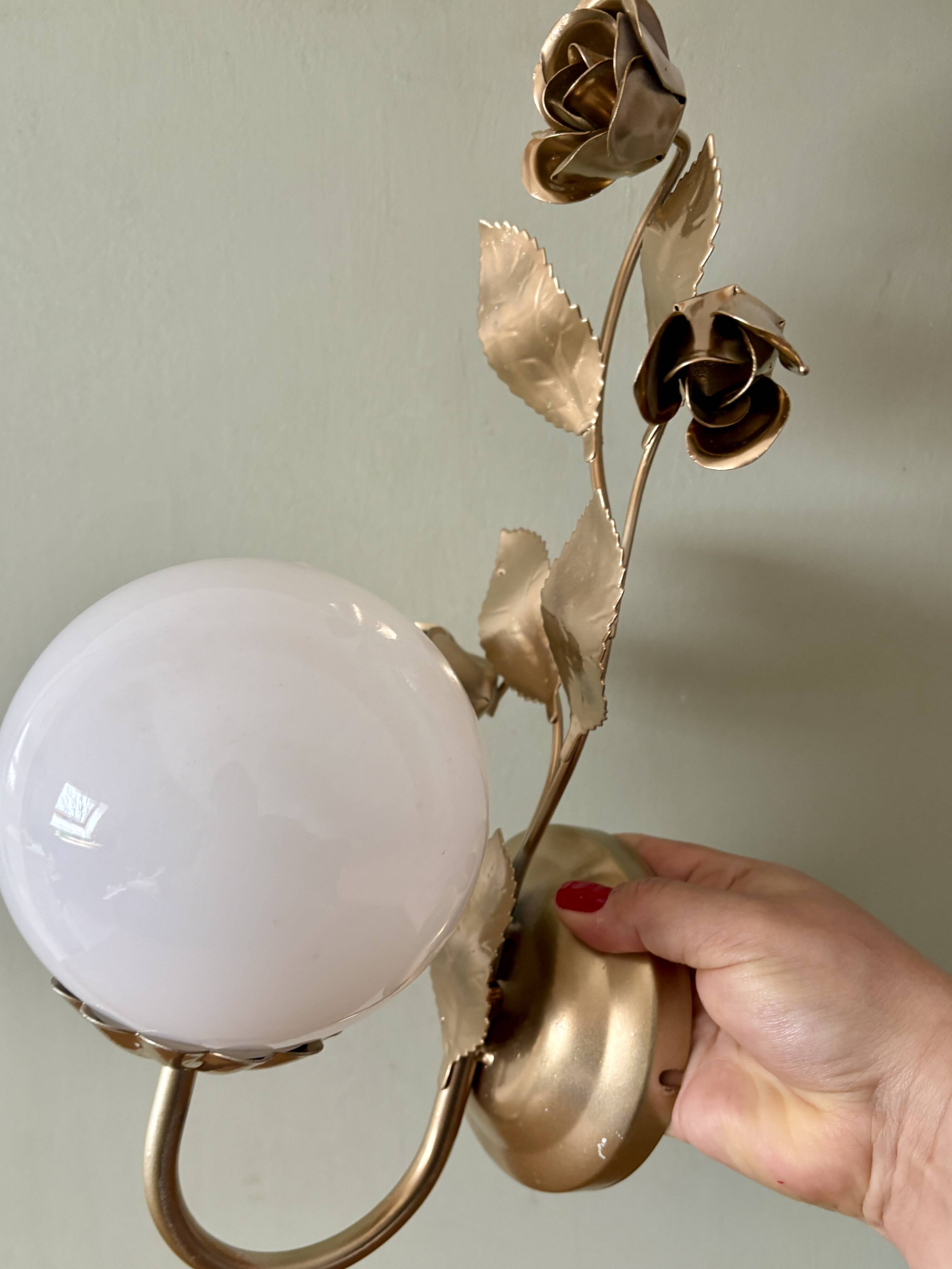 Vintage wall lamp in gold metal and white opaline